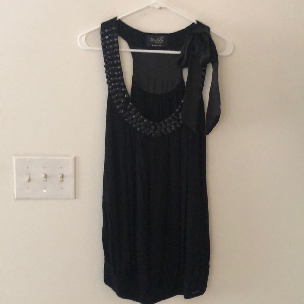 Cute black top